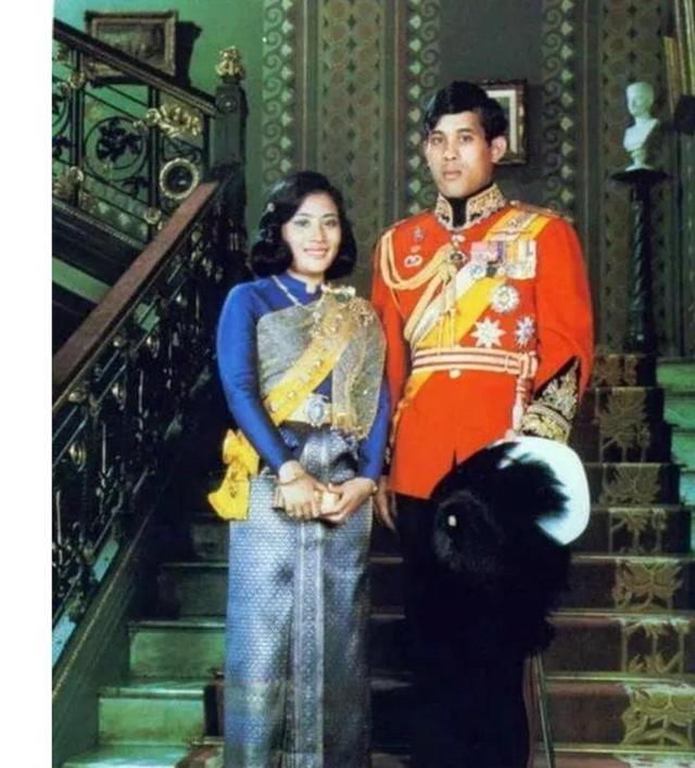 泰国新王妃上任86天被废,是风流国王变心还是女方太大胆?