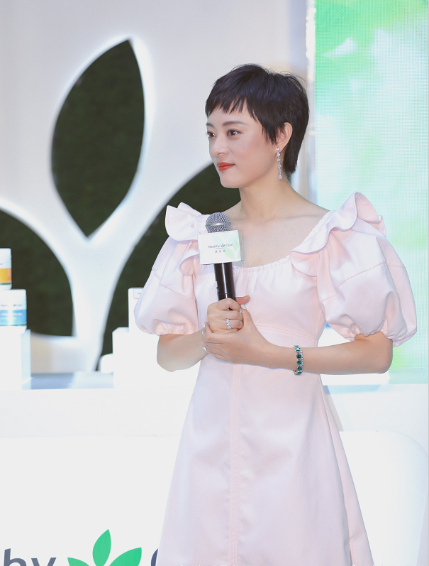 孙俪最新活动造型,粉色装扮似少女,养生保养的美果然不一样