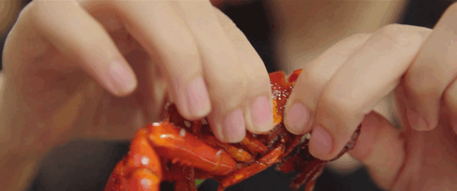 确认过眼神,是一起剥小龙虾的人