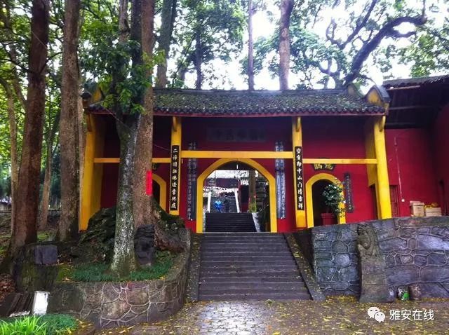 雅安荥经云峰寺,地方虽小,另有天地