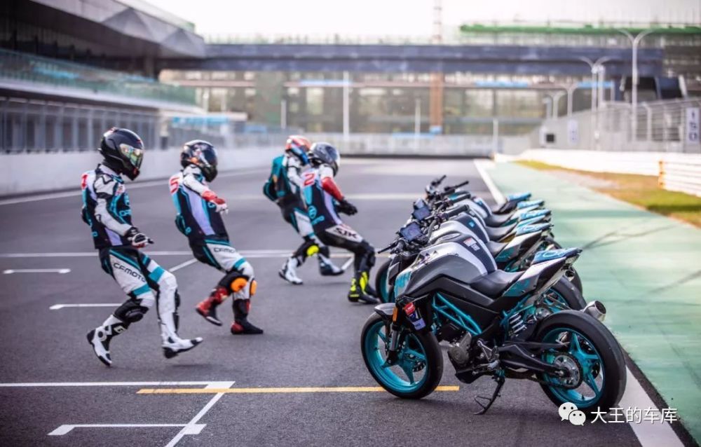 春风250nk图片壁纸,春风nk250壁纸 零门槛赛道入门,体验专业级别的比赛——春风250nk赛道体验
