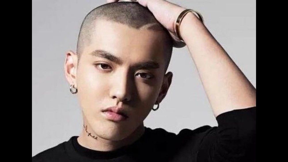 李易峰晒出寸头自拍,众男星被对比谁更好看?没想到是他