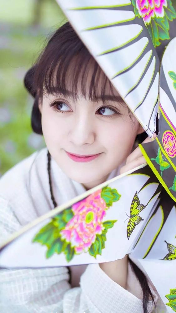 郑合惠子 1994年9月16日出生于福建省福州市, 中国内地影视女演员.