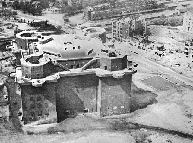 二战德军35米高的碉堡被改造成酒店,有136间客房,曾是