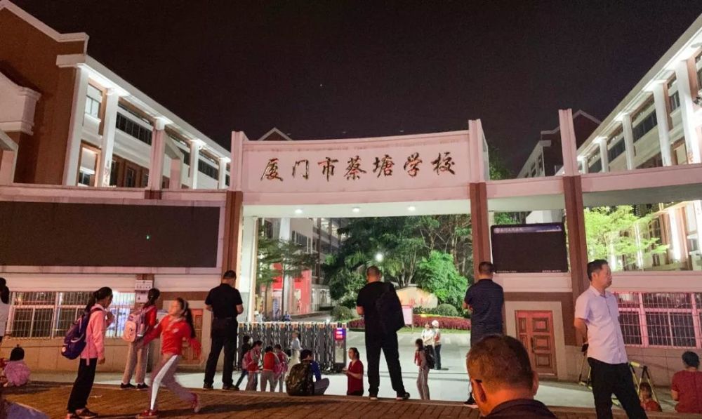 蔡塘,隐藏在厦门高楼之下的城中村,又小又破,还把人喂