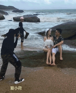 2.那个制造水花的小哥哥,你是来认真工作的吗?