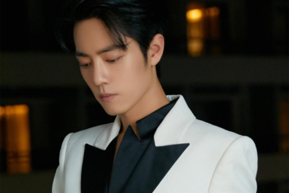 《最好的夏天》正式上线,路透照肖战补妆时迈开大长腿