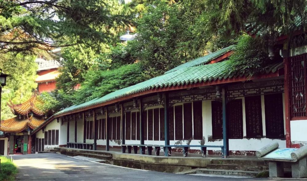 着体验千秋万代继续跟着小编迈向富乐山在山间中寻觅神秘的绵州碑林吧