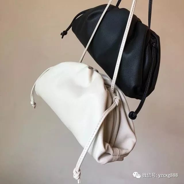 2019炸街王爆款bv云朵包the pouch20小云朵包,小云朵手拿包 小号有长