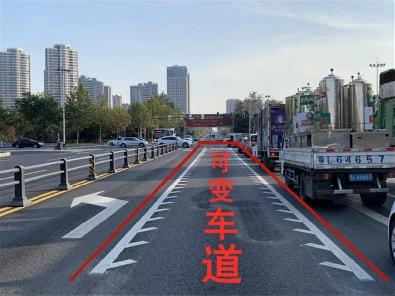 上午还是直行道下午就变左拐道?交警:你是真不懂还是装不懂!