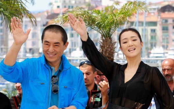 张艺谋妻子晒全家福!他们的幸福你羡慕了吗?