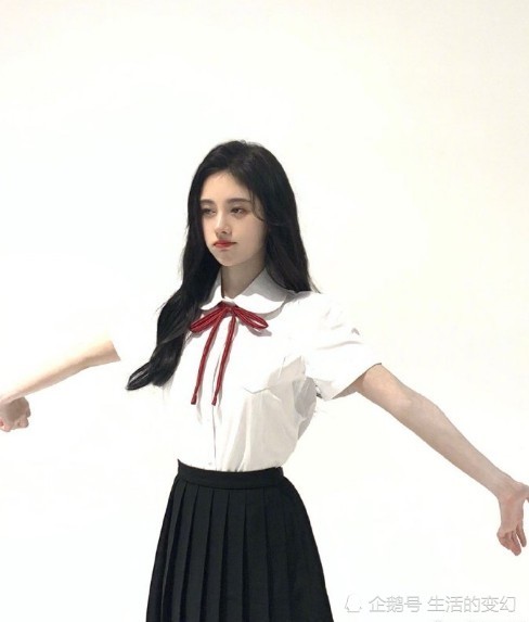 鞠婧祎校园风大片了解一下?微醺妆甜美可人,不愧是四千年美女
