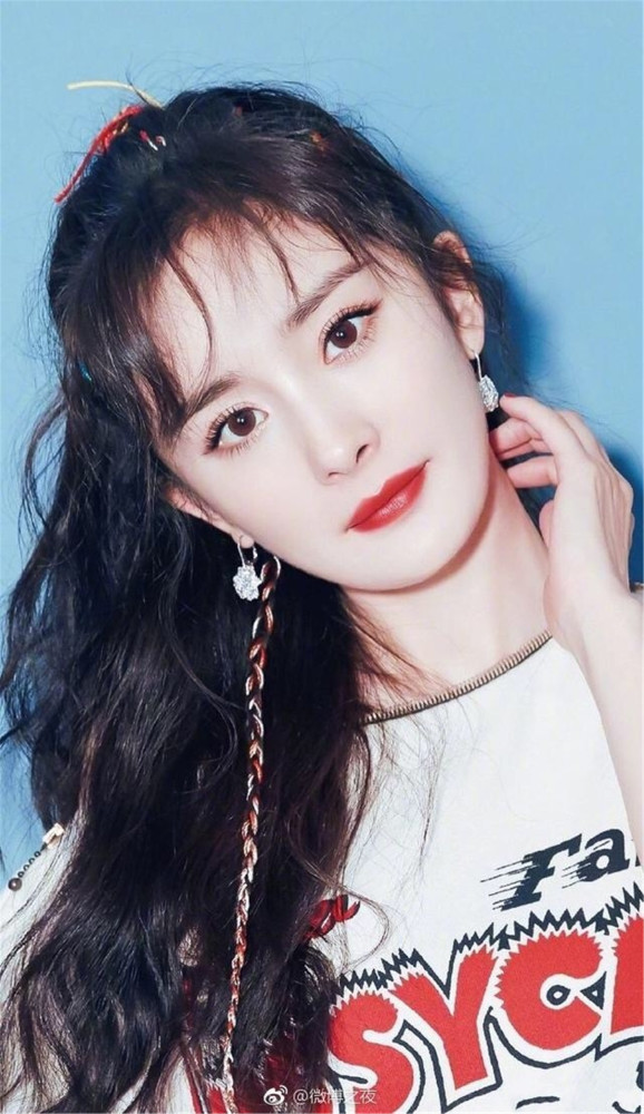 杨幂美图:俏皮的模样很上头