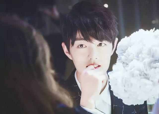 肖战隐婚生子?赵丽颖吴亦凡旧情被扒?张艺谋作品全军覆没?