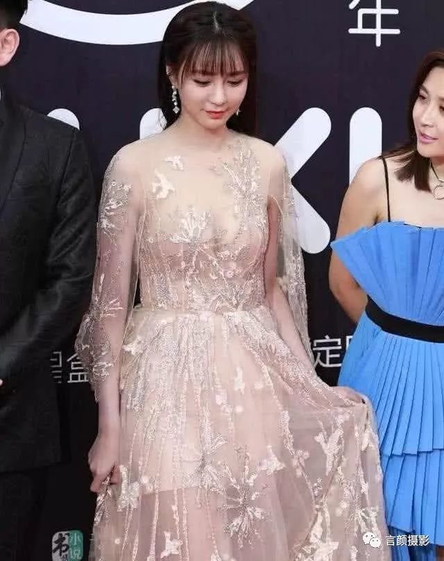 沈梦辰究竟有多撩人?大胆挑战"3d隐形"礼服,网友:杜海涛眼光真毒