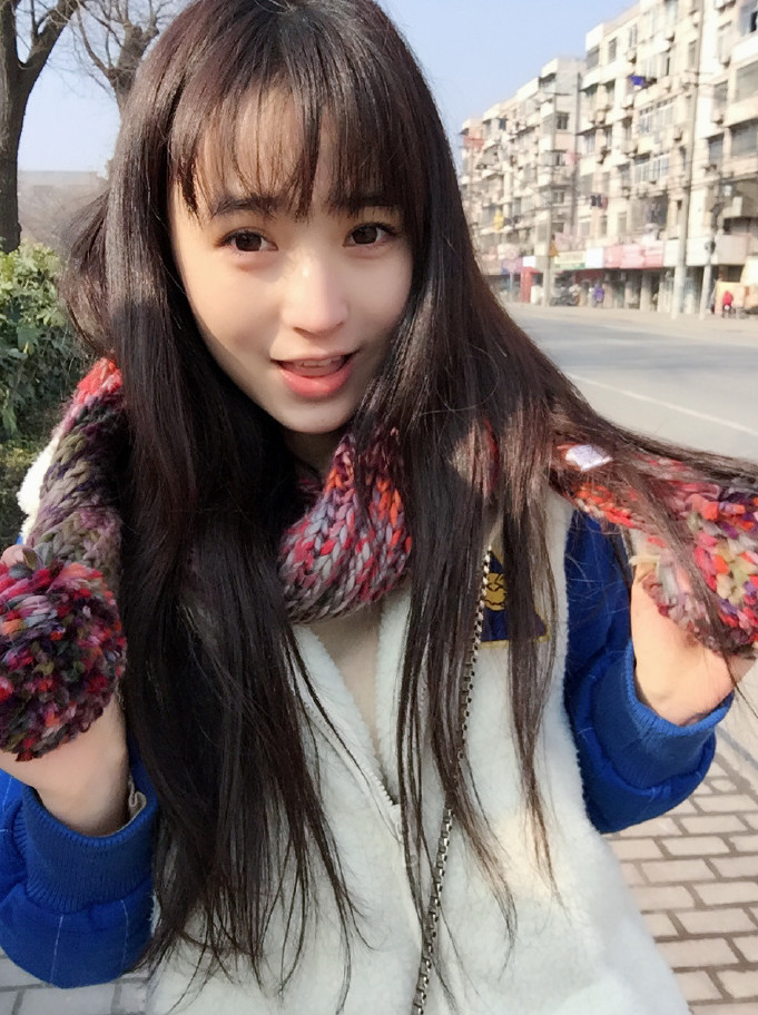大眼萌妹,带着阳光味道的小姐姐