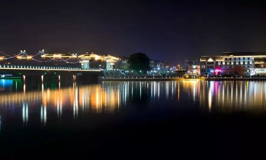 龙泉的夜景实在是美的太过分了!