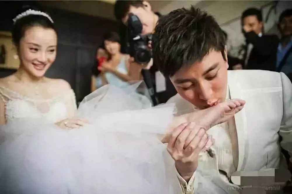 李小璐单独给甜馨庆生,从何时起,她由影后活成了一个网红?