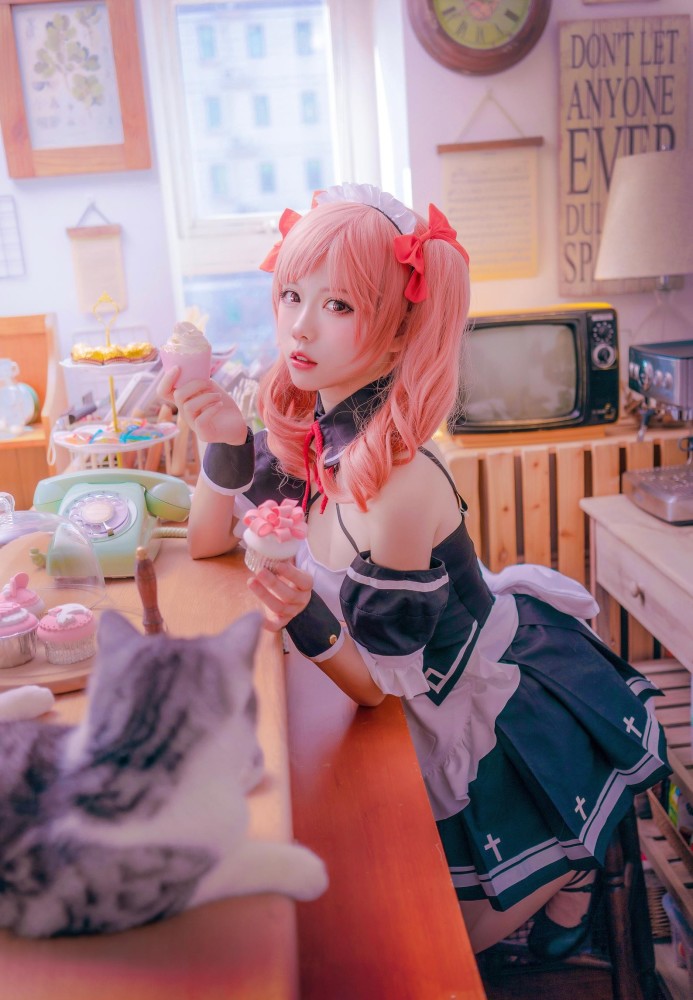厨房少女,可爱的淡粉色双马尾