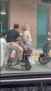 搞笑趣图史上最严重的教训出门竟然忘记带钥匙了你说这下可咋办呢