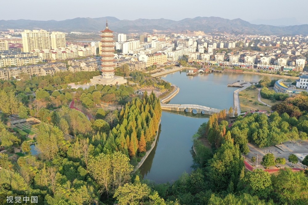 江西抚州:航拍象山公园风景如画