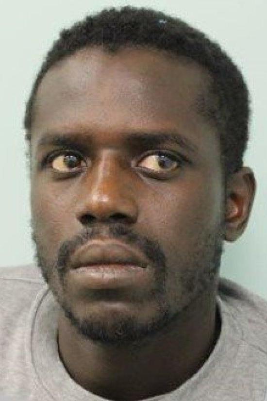 英国黑人吸毒后跳楼 女路人被砸瘫痪 她将商场告上法庭