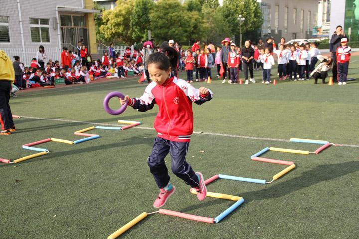 幼儿故事教案小熊请客_幼儿语言教案小熊住山洞_幼儿园快乐家园小熊嘟嘟教案范文