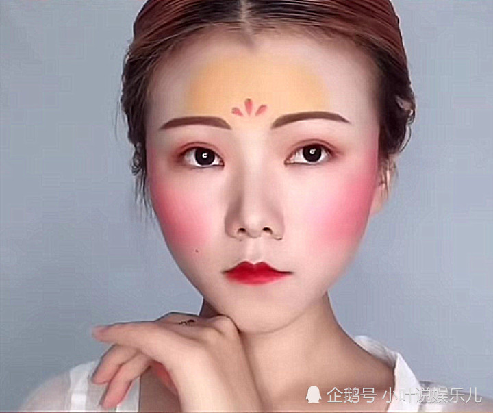小姐姐仿妆"花木兰",开头:别闹了好吗?结局:这是美术生吧?