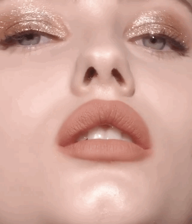 嘴巴用哑光的口红画,更有质感,又不会显得很突兀