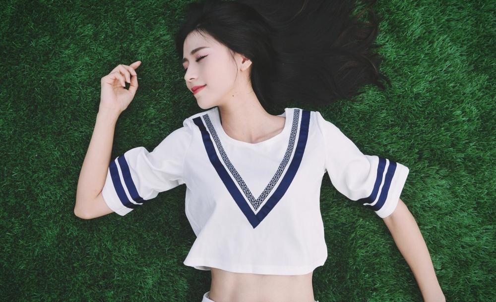 笑起来很甜的女生,眼睛清澈很迷人