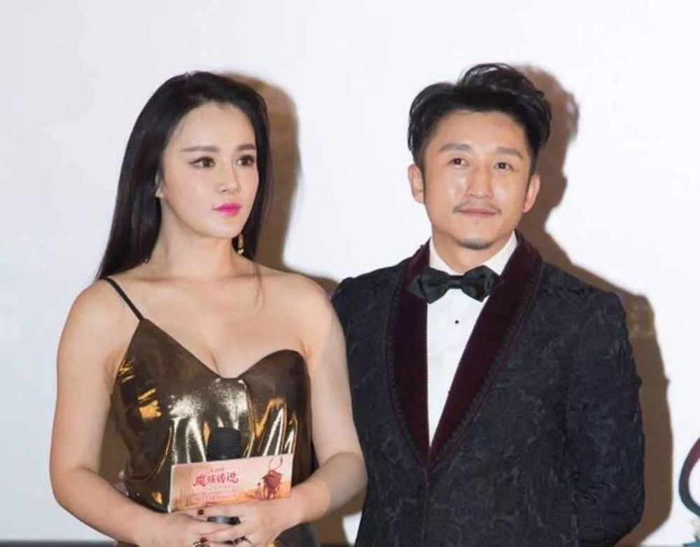 拳王邹市明带娇妻过二人世界,冉莹颖身材火辣,泳装照曝光