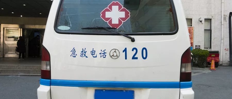 扬州一男子考完科目二口吐白沫,全身抽搐!现场照片曝光