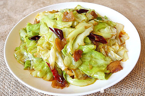 炒手撕包菜,一定要加的东西,否则不入味,干柴,不鲜香