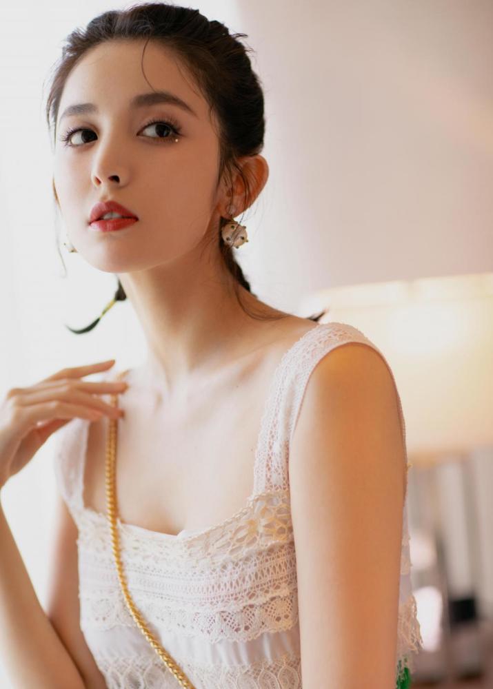 一组古力娜扎美图壁纸,青春靓丽又好看,非常的精致了!
