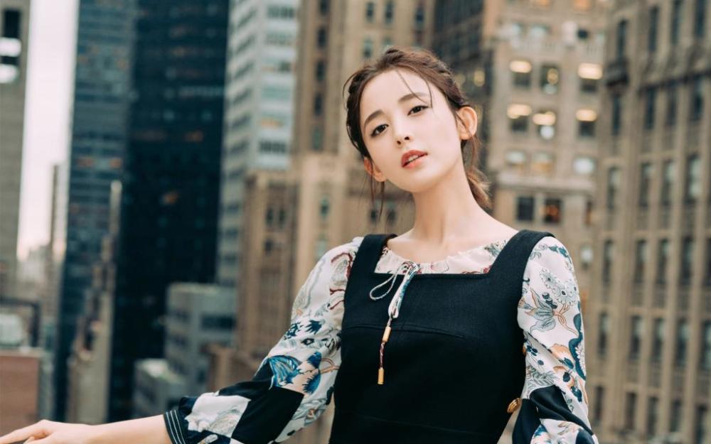一组古力娜扎美图壁纸,时尚感非常强,让人心动!