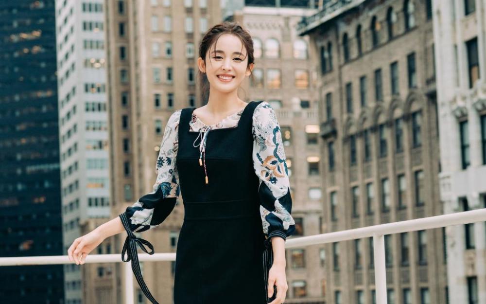 一组古力娜扎美图壁纸,时尚感非常强,让人心动!