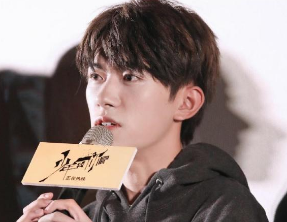 少年的你 票房破3亿 易烊千玺 犯人照 曝光 他身后的数字是真实的 看点快报