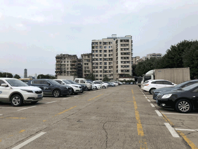 韶南大道北露天停车场