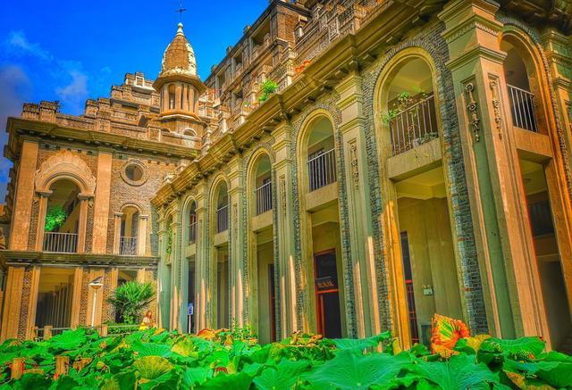 中国最奇葩的寺庙,远看像清真寺,近看似教堂,却实则佛寺!