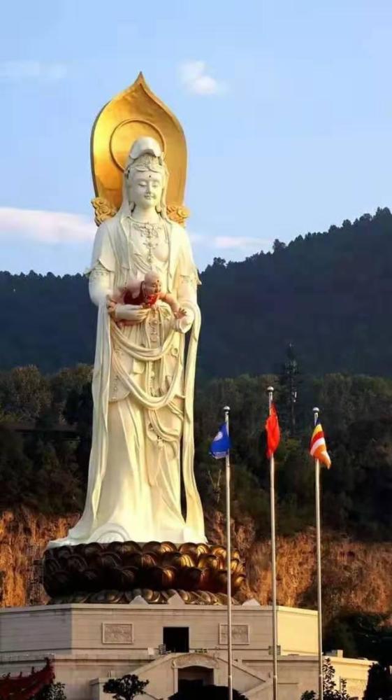 洛阳灵山寺,山门奇特,据说很灵验!当地人:被人承包后