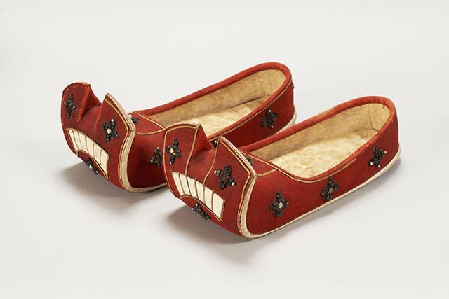 日本展出千年天皇所穿御靴:按中国天子规格制作,依然保持完好