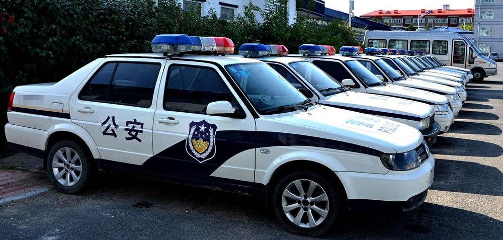 怎么画奥迪警车呢 奥迪警车