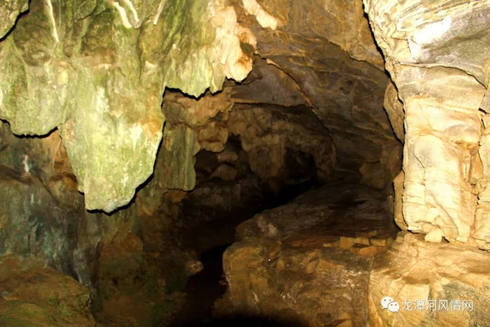 恐怖神秘的溶洞 神秘的崖墓,恐怖幽深的溶洞这里面又藏有什么样的秘密