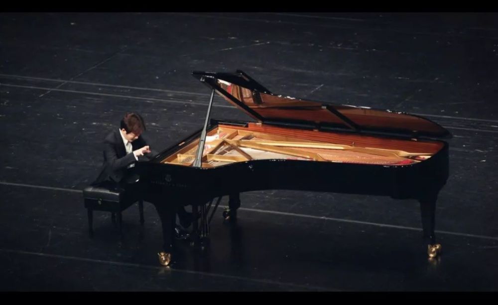 "21世纪肖邦"世界巡回钢琴独奏音乐会
