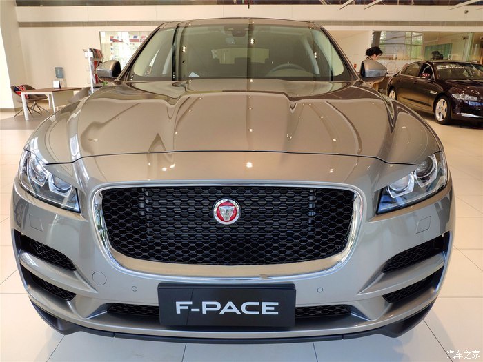 捷豹f-pace到店看车,试驾,体验大气运动的捷豹f-pace!