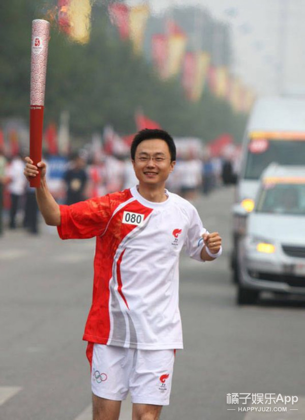 《新闻联播》新男主播亮相，又一枚高颜值国脸！