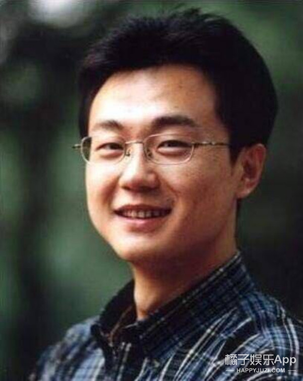 《新闻联播》新男主播亮相，又一枚高颜值国脸！