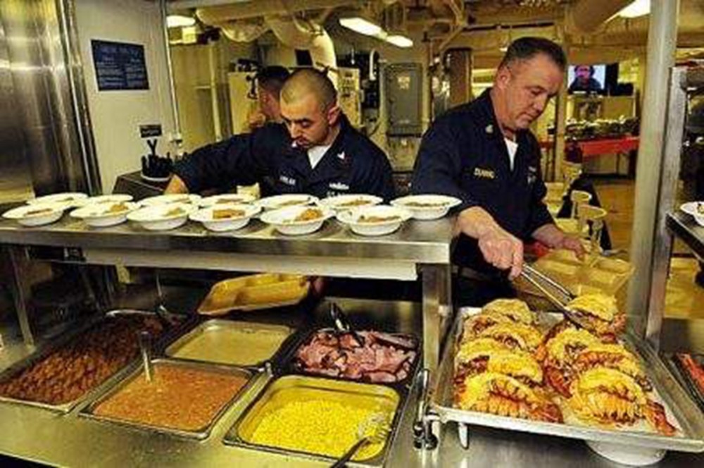 美国大兵伙食吃什么?看完菜谱后才明白,原来不是我们想的那样