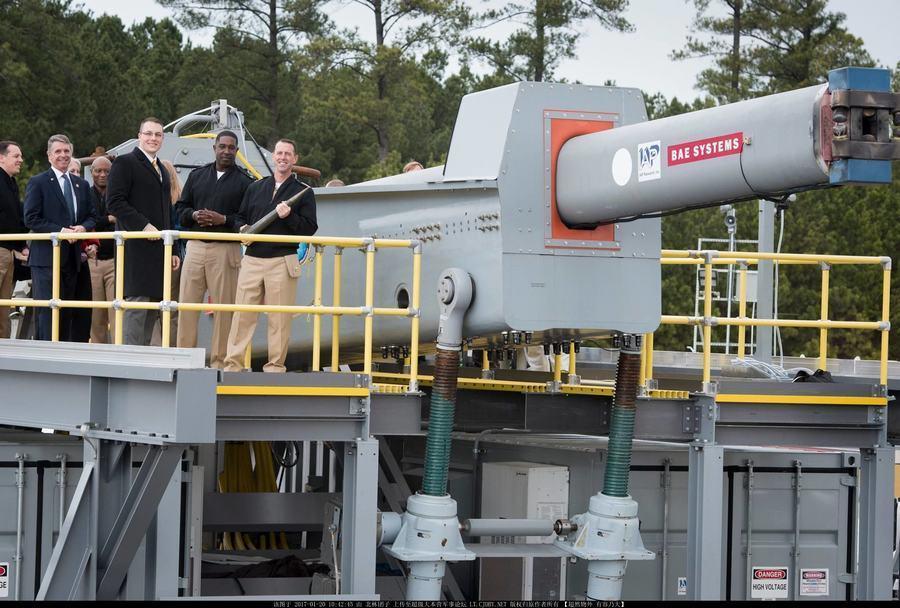 美国电磁炮要上舰 中国的也要加油了