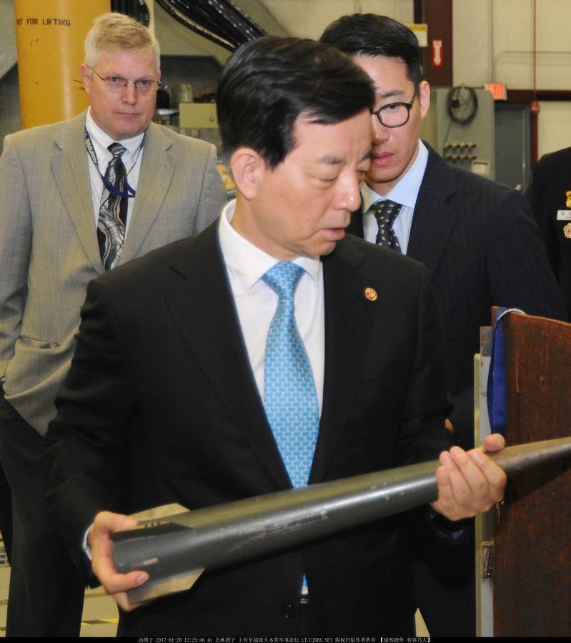 美国电磁炮要上舰 中国的也要加油了